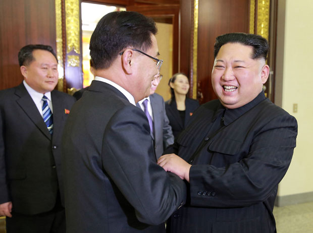 Ким баца бојеве главе?